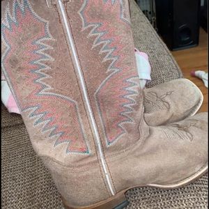 Cow girl boots size 7